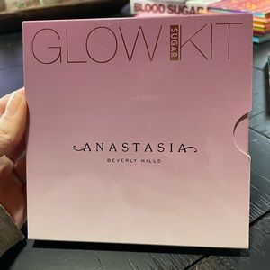 Anastasia Glow Kit 1